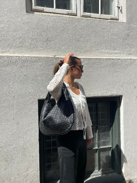 Liva | Half-moon shoulder bag