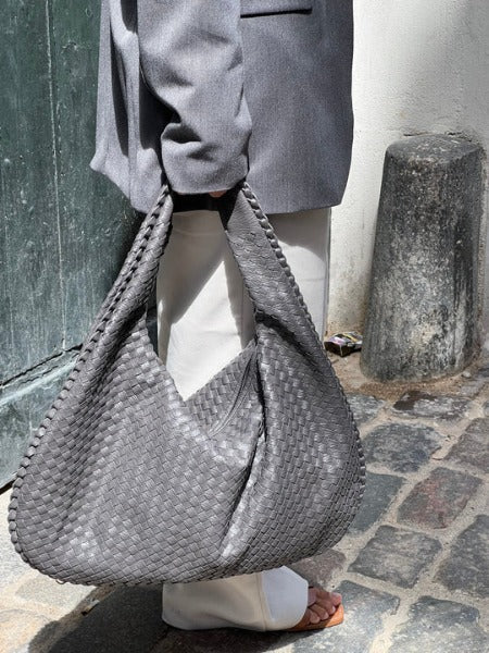Liva | Half-moon shoulder bag