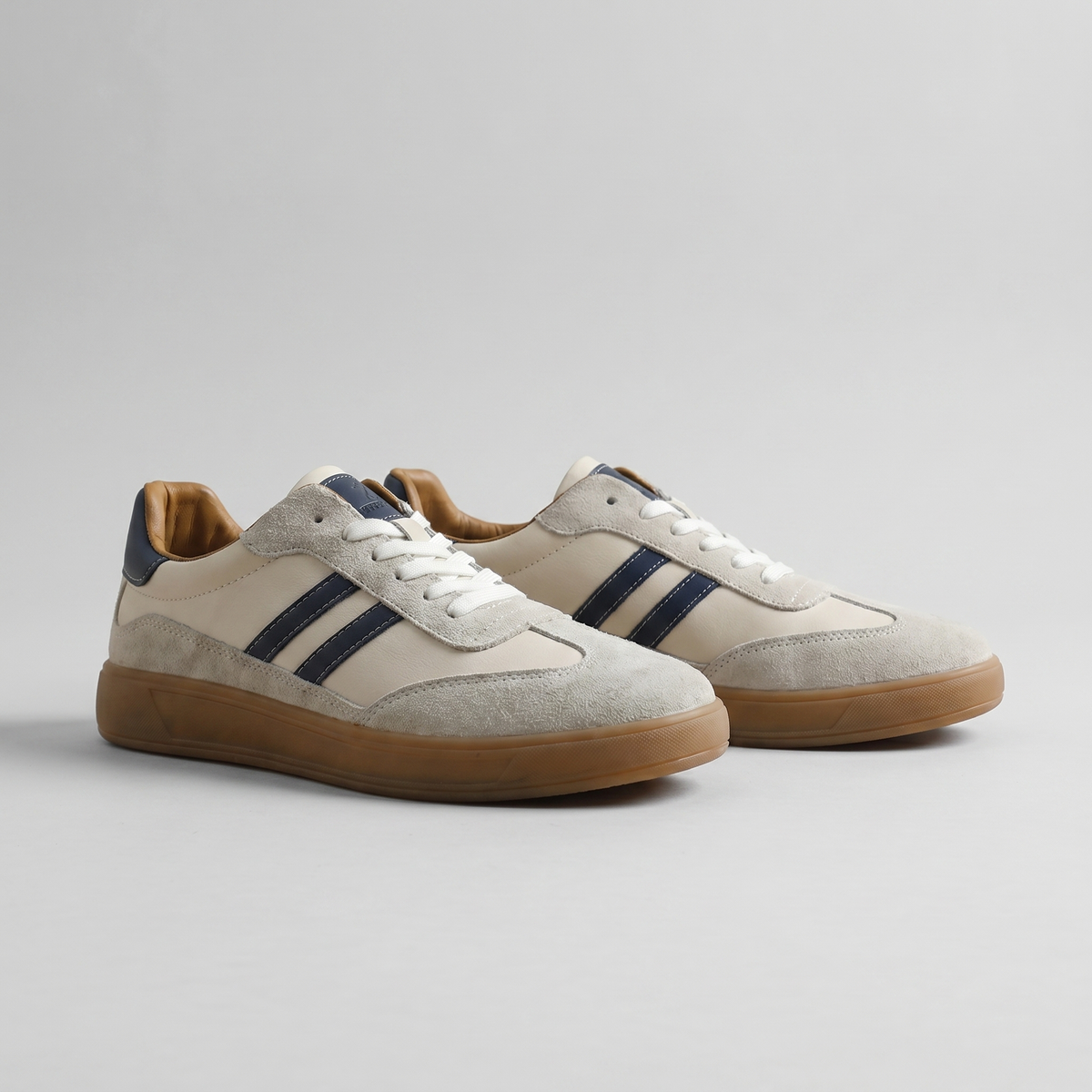 Men's Classic Retro Trainers, Lace-Up Sneakers - view 4