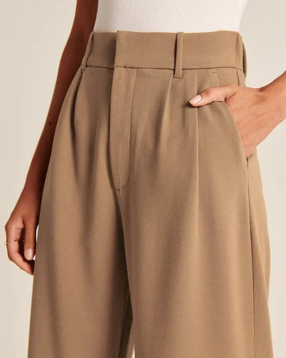 Pantalon ajusté à jambe large