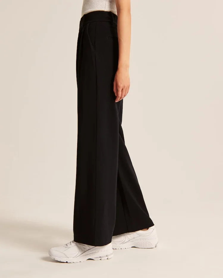Pantalon ajusté à jambe large
