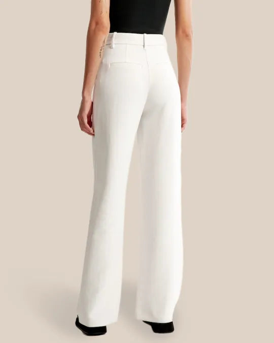 Pantalon ajusté à jambe large