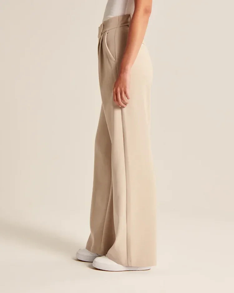 Pantalon ajusté à jambe large