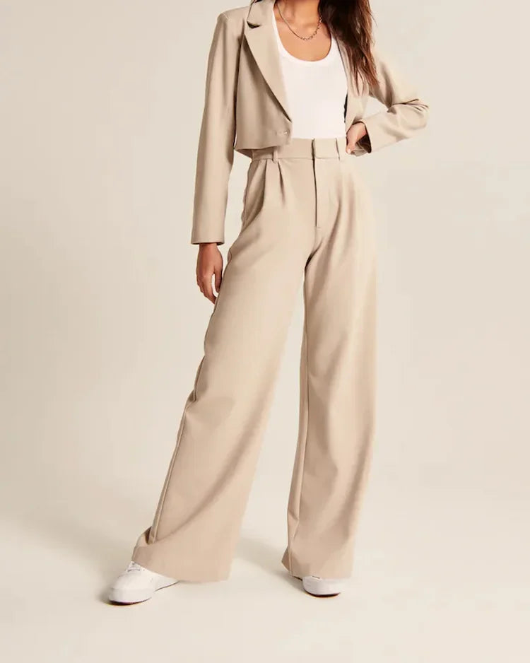 Pantalon ajusté à jambe large
